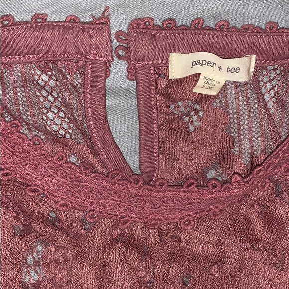 New! Mauve lace top! - Picture 2 of 3